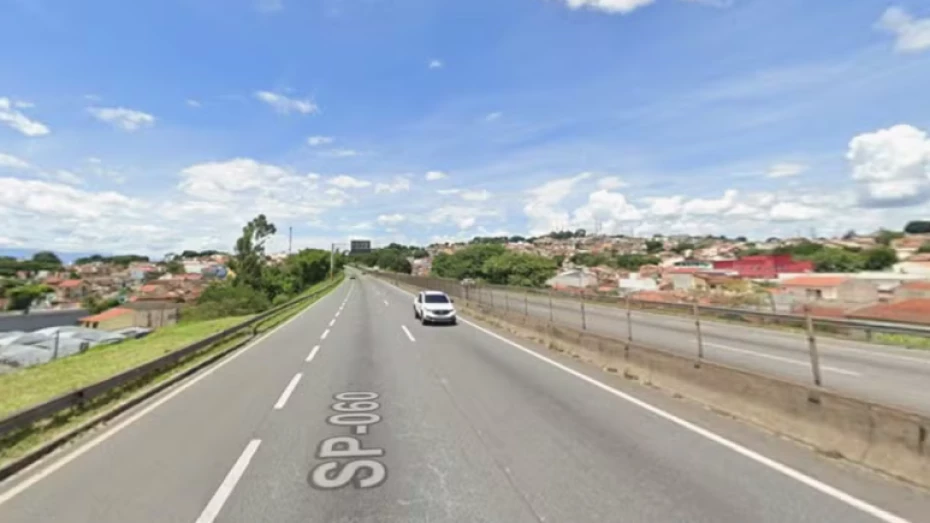 Pedestre fica gravemente ferido após ser atropelado na Dutra, em Taubaté