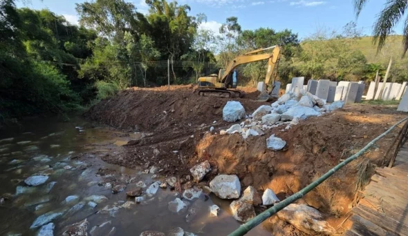 Instalação de ponte com aduelas de concreto aumenta segurança para população na estrada do Mangalot