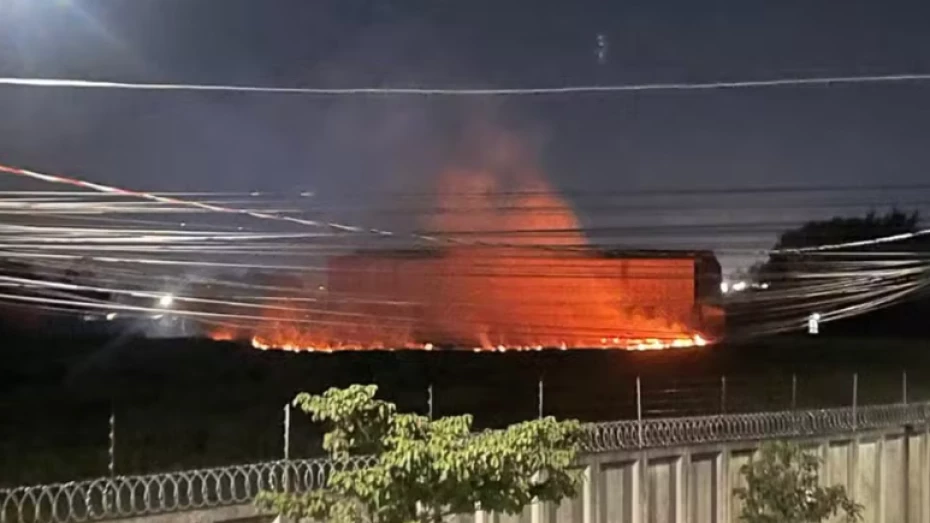 Incêndio atinge área de vegetação de 2 mil m² em Taubaté