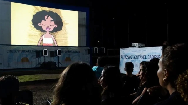 Praça Coronel Vitoriano exibe cinema ao ar livre grátis nesta quinta-feira (27)