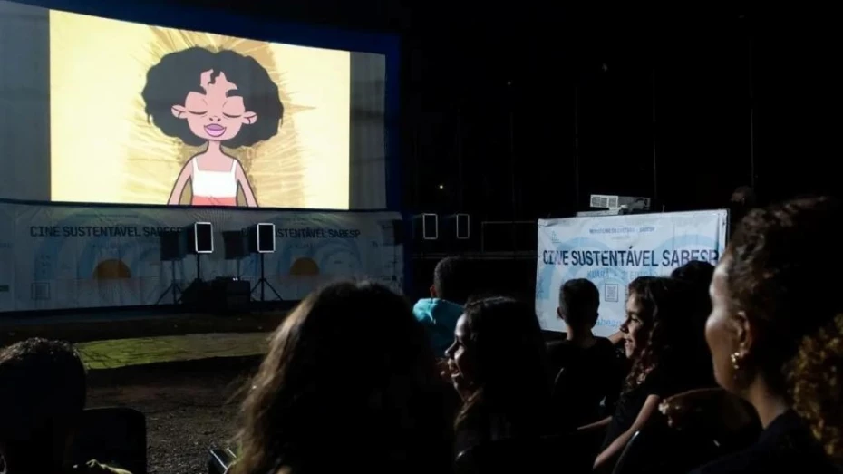 Praça Coronel Vitoriano exibe cinema ao ar livre grátis nesta quinta-feira (27)