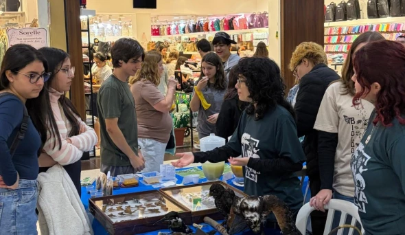 Taubaté: Estudantes levam projetos para celebrar o Dia do Biólogo no Taubaté Shopping