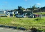 Acidente entre moto e carro deixa um ferido na Dutra, em Taubaté