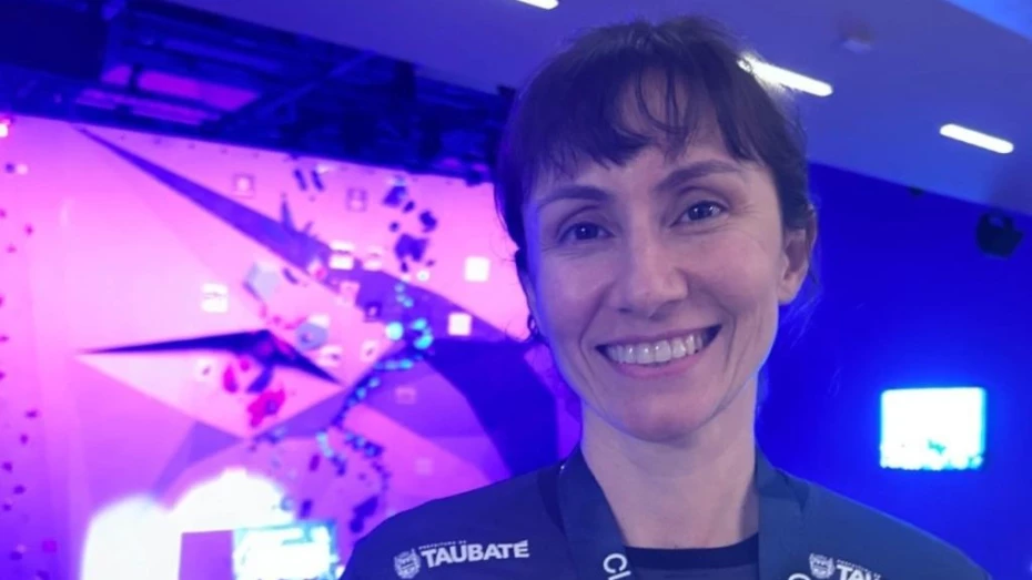 Atleta da equipe de Taubaté, Marina Dias conquista prata e mantém 100% de pódios em Copas do Mundo de Paraescalada 