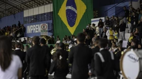 Desfile cívico reúne milhares de pessoas em Taubaté nesta segunda-feira (7)