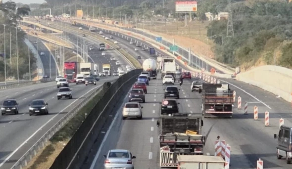 Taubaté: Volta do feriado provoca quase 30 km de congestionamento na Dutra