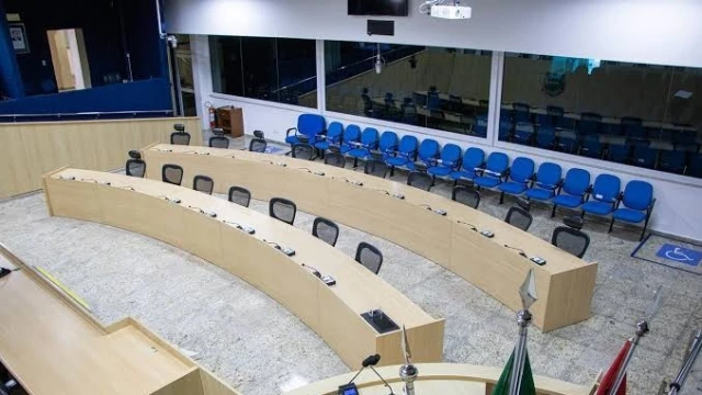 Câmara de Taubaté adia votação de 10 projetos