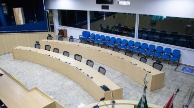 Câmara de Taubaté adia votação de 10 projetos
