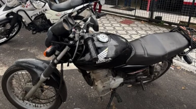 Homem é preso após furtar moto e pedir recompensa para devolver veículo em Taubaté