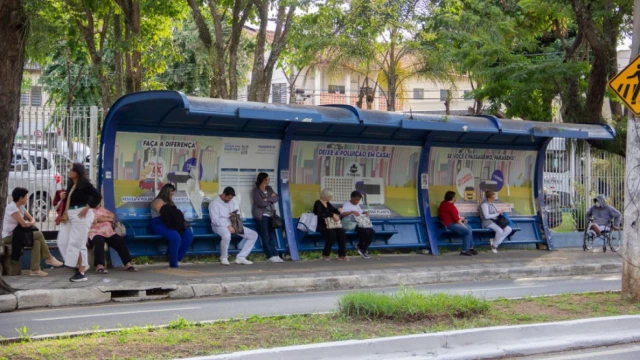 Apenas 33% dos pontos de ônibus de Taubaté têm cobertura