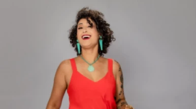 Sesc Taubaté recebe Lia de Oliveira com o show “Tríade”