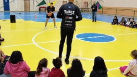 Caravana Esportiva leva basquete para 70 alunos do ensino integral em Taubaté