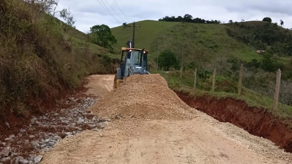 Prefeitura conclui manutenção na estrada da Pedra Grande, em Taubaté