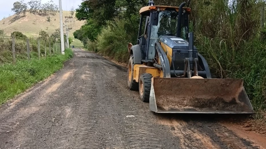 Prefeitura realiza manutenção em estradas rurais de Taubaté