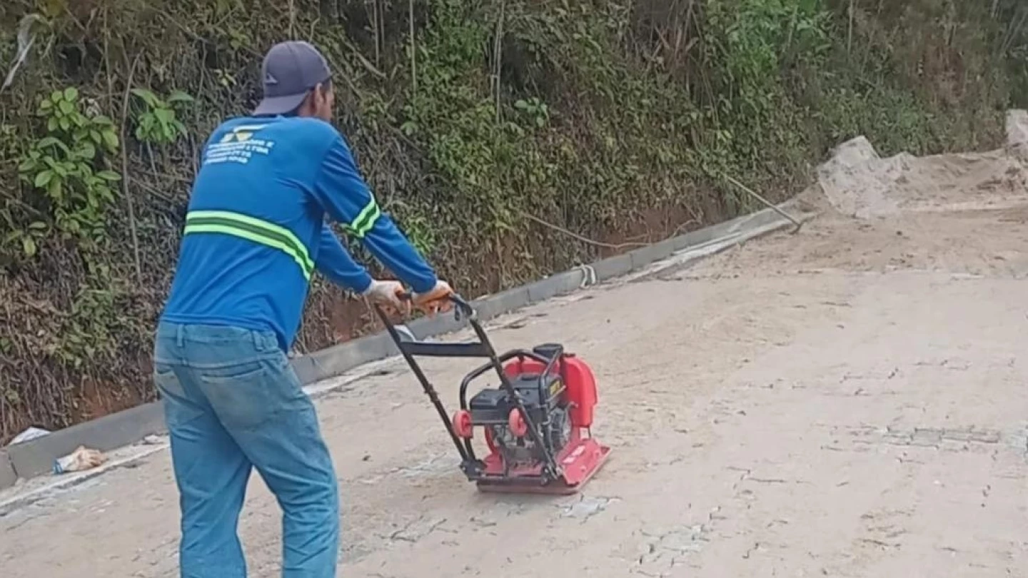 Prefeitura avança com obras na estrada Pedra Branca, em Taubaté