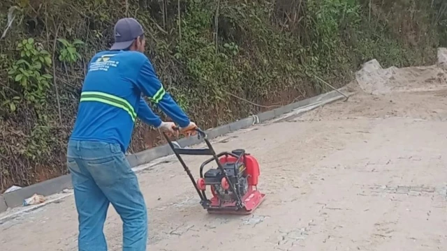 Prefeitura avança com obras na estrada Pedra Branca, em Taubaté