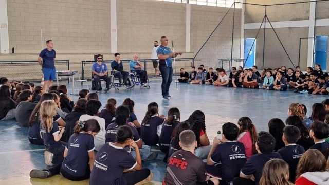 Caravana Esportiva promove ação do Setembro Verde com paratletas em escola de Taubaté