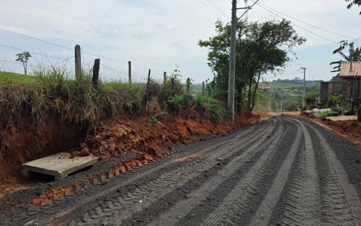 Taubaté: Obras de drenagem avançam em estrada do Barreiro, na zona rural de Taubaté