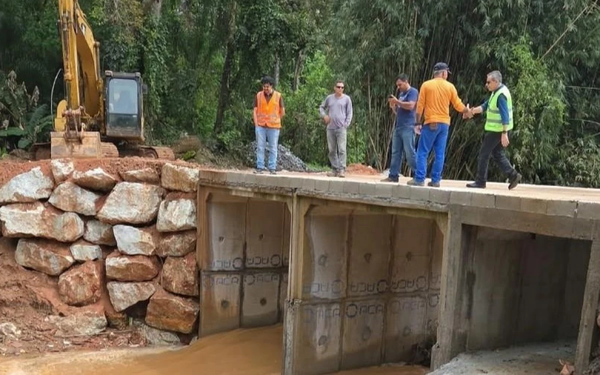 Taubaté: Ponte na estrada do Mangalot é substituída por estrutura de concreto em Taubaté