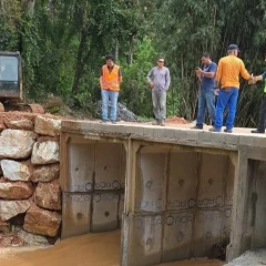 Ponte na estrada do Mangalot é substituída por estrutura de concreto em Taubaté
