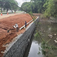 Taubaté: Taubaté conclui muro de contenção perto do Sedes e mantém obras no córrego do Convento Velho