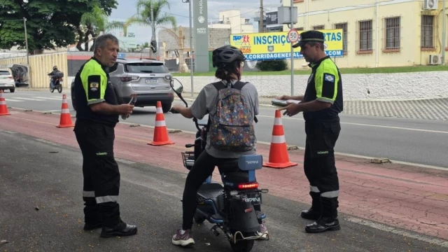 Prefeitura de Taubaté reforça blitze educativas para orientar usuários de bicicletas elétricas