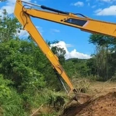 Taubaté: Prefeitura de Taubaté avança com limpeza e desassoreamento de córrego no Marlene Miranda