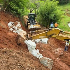 Obras na Estrada do Macuco deixam trecho em meia pista em Taubaté