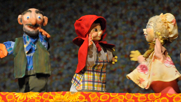 Teatro Infantil - Chapeuzim Vermelho e o Lobo Marrom | Sesc Taubaté