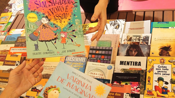 Feira de Troca de Livros com Mediação de Leitura