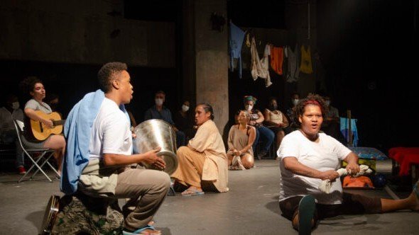 Teatro - Cavalos Pretos São Imensos