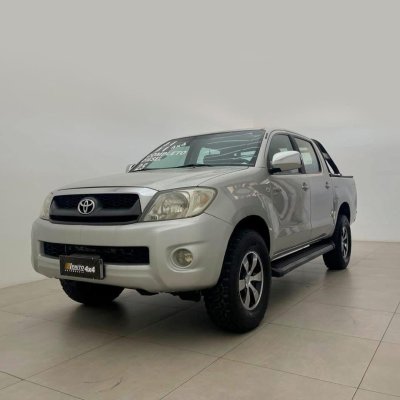 Taubaté: TOYOTA HILUX CD4X4 2011