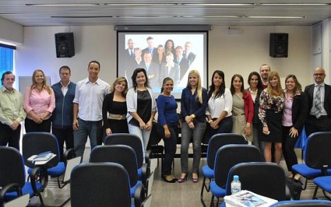Grupo Somos RH - Abril