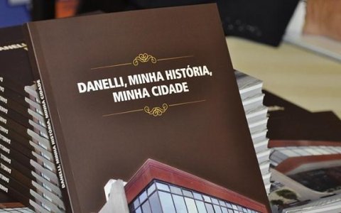 Imobiliária lança livro comemorativo 