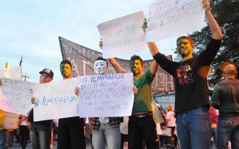 Taubateanos protestam pelas ruas do centro