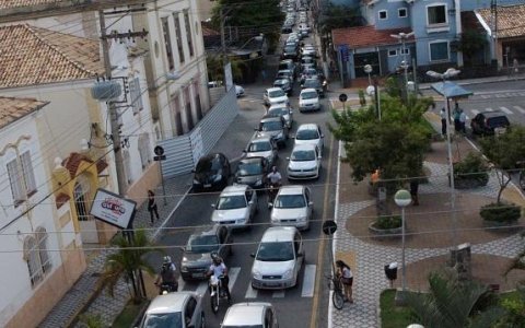 Obras de recapeamento geram congestionamento na cidade