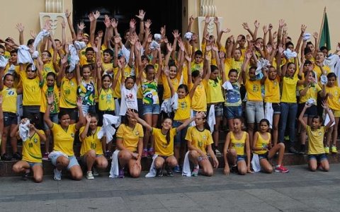 Dom Epaminondas recebe apresentação em flash mob