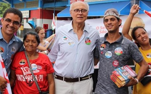 Em campanha, Eduardo Suplicy visita Taubaté 