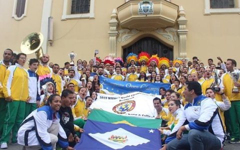 Parada Festiva - Famuta campeã 