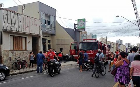 Incêndio em loja de instrumentos