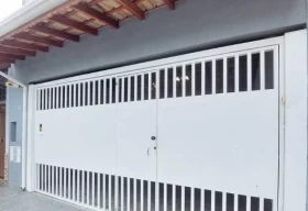 Foto Belíssima Casa 3 dormitórios com Suíte e linda Área Gourmet no bairro Jardim Oásis em Taubaté SP