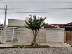 Casa com 2 dormitórios à venda, 200 m² por R$ 610.000 - Centro - Pindamonhangaba/SP