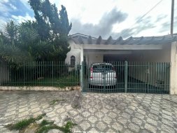 Casa com 3 dormitórios à venda, 245 m² por R$ 640.000,00 - Jardim Independência - Taubaté/SP