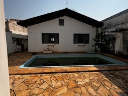 Casa com 3 dormitórios à venda, 270 m² por R$ 630.000 - Vila Jaboticabeira - Taubaté/SP