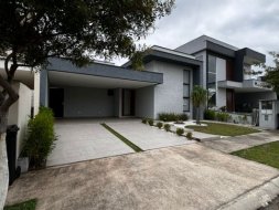 Casa com 3 dormitórios à venda, 160 m² por R$ 1.100.000 - Parque Piracangagua - Taubaté/SP