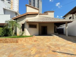 Casa com 3 dormitórios para alugar, 170 m² por R$ 6.000/mês - Condomínio Village Taubaté - Taubaté/SP