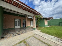 Casa para alugar por R$ 5.500/mês - Jardim Maria Augusta - Taubaté/São Paulo