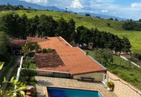 Foto Chácara com 4 dormitórios à venda, 1380 m² por R$ 585.000,00 - Chácara Ingrid - Taubaté/SP