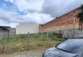 Foto Terreno inteiro de 300 metros no bairro do Residencial Estoril