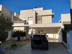 Sobrado com 3 dormitórios à venda, 180 m² por R$ 848.000 - Residencial Jatobá - Tremembé/SP